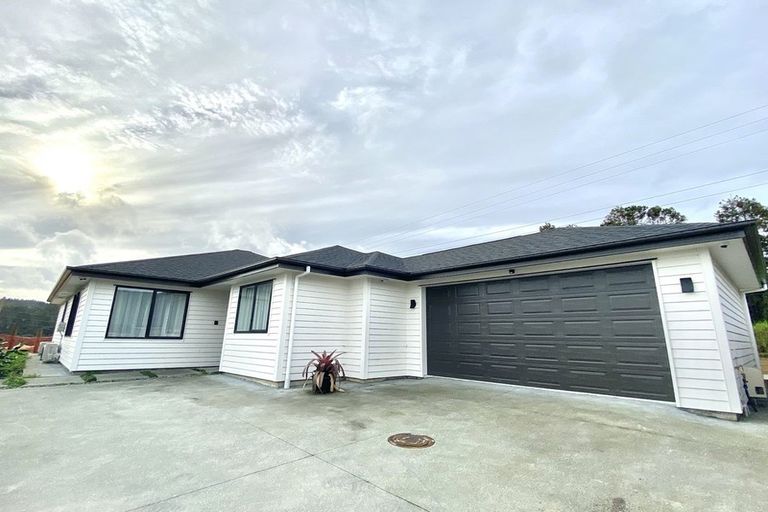 Photo of property in 21 Reserva Crescent, Kumeu, 0810