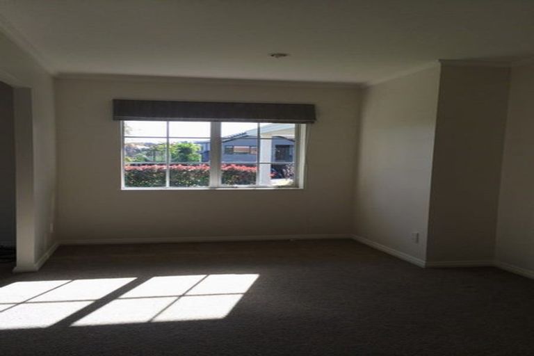 Photo of property in 30 Ponderosa Drive, Oteha, Auckland, 0632