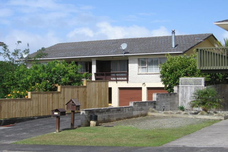 Photo of property in 2/19 Tanoa Place, Glendene, Auckland, 0602