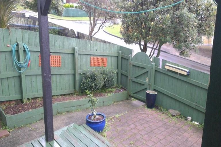 Photo of property in 124 Akaroa Drive, Maupuia, Wellington, 6022