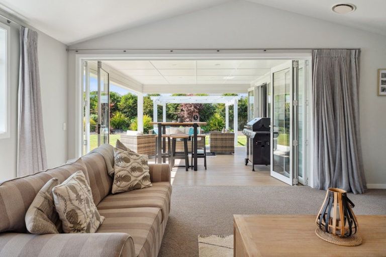 Photo of property in 8 Pukatea Lane, Kinloch, Taupo, 3377
