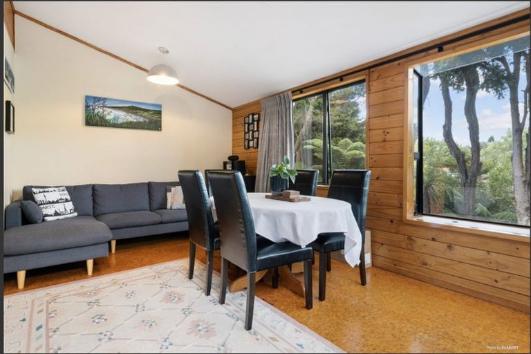 Photo of property in 5 Takapu Street, Henderson, Auckland, 0612