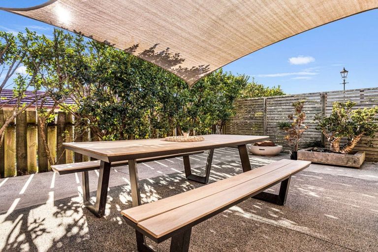 Photo of property in 36 Mandalay Place, Waiuku, 2123