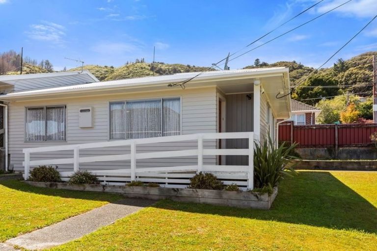 Photo of property in 1/27 Wright Street, Wainuiomata, Lower Hutt, 5014