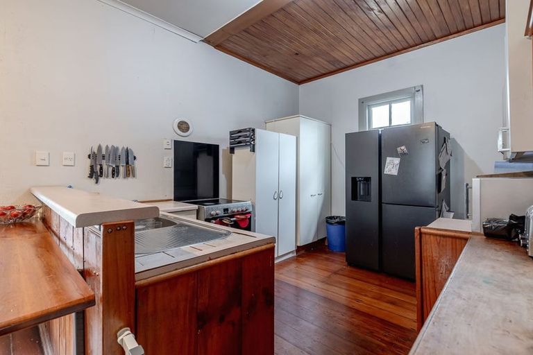 Photo of property in 6 Napier Road, Terrace End, Palmerston North, 4410