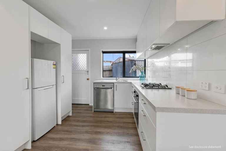 Photo of property in 2a Redwood Drive, Massey, Auckland, 0614