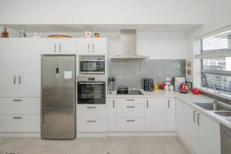 Photo of property in 16 Vanita Drive, Whitianga, 3510