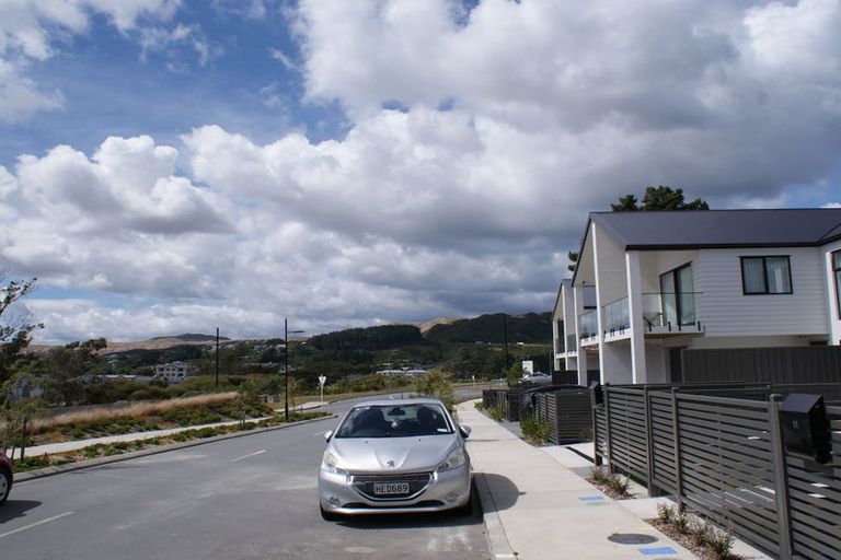 Photo of property in 14 Koreke Close, Kenepuru, Porirua, 5022