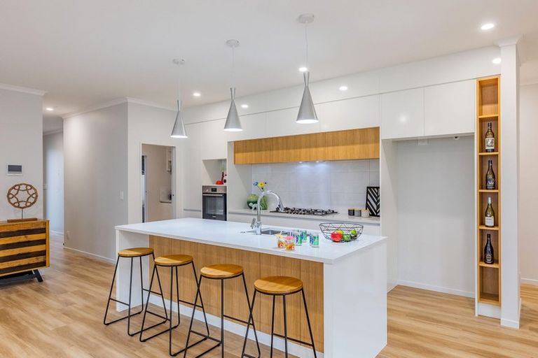 Photo of property in 1 Vintry Drive, Kumeu, 0810