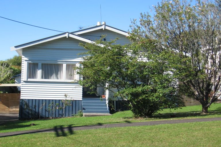Photo of property in 25 Brandon Road, Glen Eden, Auckland, 0602