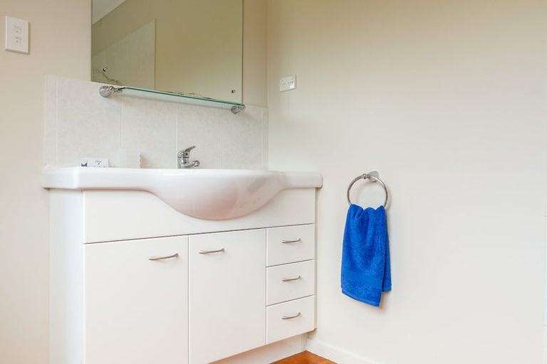 Photo of property in 24a Korotaha Terrace, Rothesay Bay, Auckland, 0630