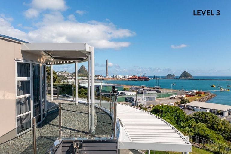 Photo of property in 18 Roy Terrace, Moturoa, New Plymouth, 4310