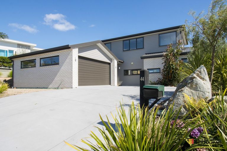 Photo of property in 44 Mayor View Terrace, Waihi Beach, 3611