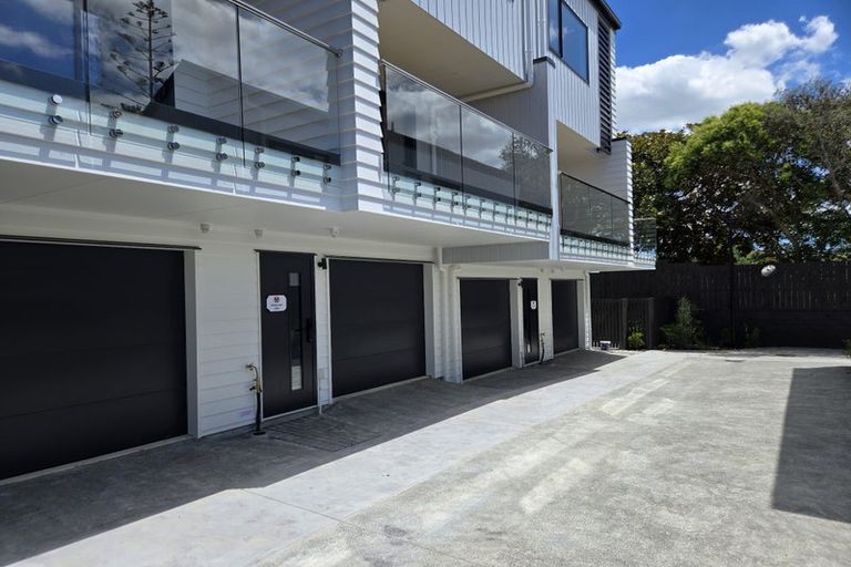 Photo of property in 7/13 Fairdale Place, Birkdale, Auckland, 0626