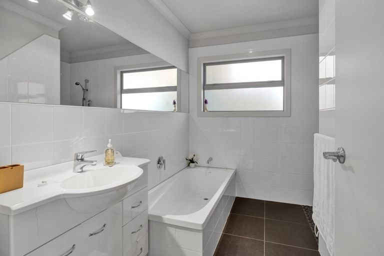 Photo of property in 4a Marchant Place, Westown, New Plymouth, 4310