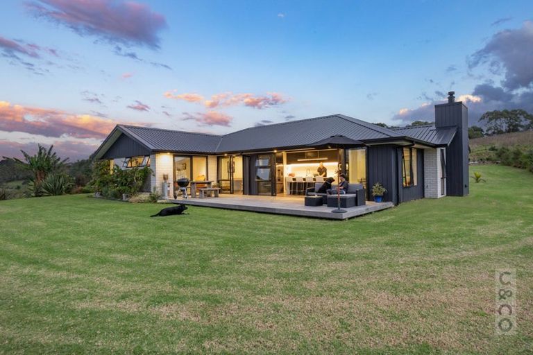 Photo of property in 225b Amreins Road, Taupaki, 0782