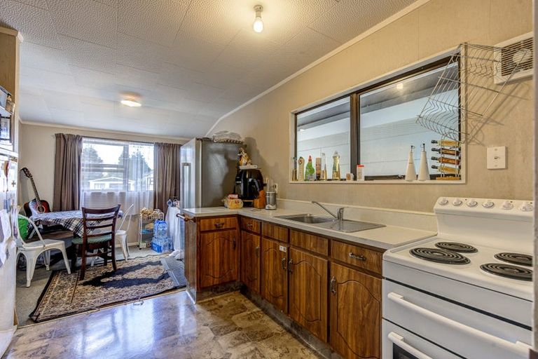 Photo of property in 71a Kahikatea Drive, Melville, Hamilton, 3206