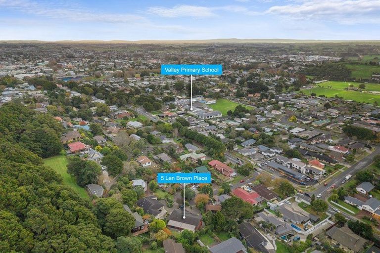 Photo of property in 5 Len Brown Place, Pukekohe, 2120
