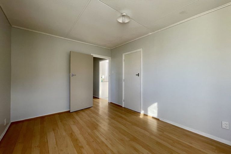 Photo of property in 51 Woodglen Road, Glen Eden, Auckland, 0602