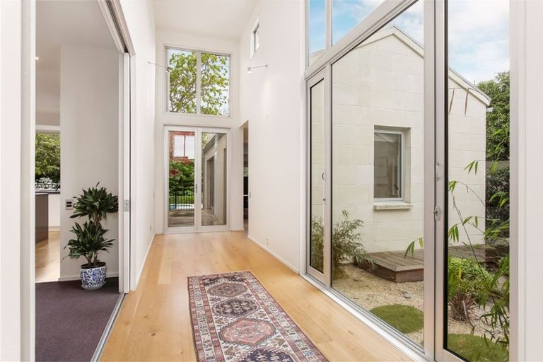 Photo of property in 22 Thornycroft Street, Fendalton, Christchurch, 8052