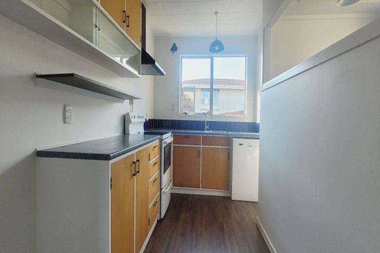 Photo of property in 114 Gloaming Hill, Titahi Bay, Porirua, 5022