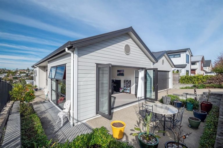 Photo of property in 16 Westerley Place, Long Bay, Auckland, 0630