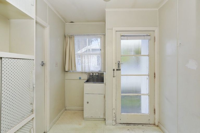 Photo of property in 28 Wallace Place, Westown, New Plymouth, 4310