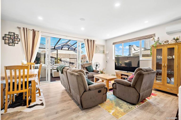 Photo of property in 16 Kaipuke Crescent, Gulf Harbour, Whangaparaoa, 0930