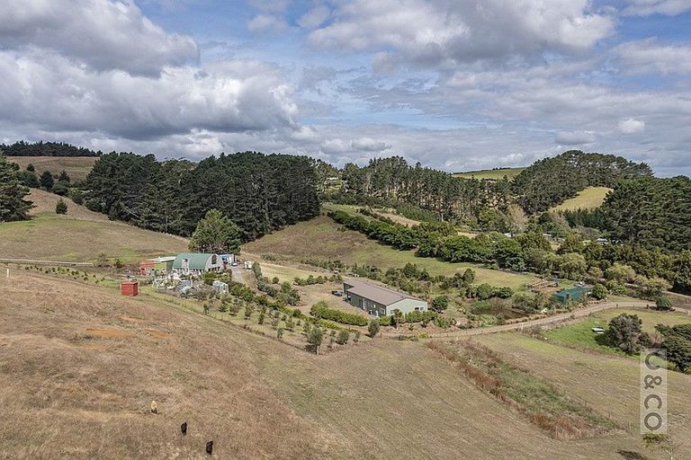 Photo of property in 231 Taiapa Road, Muriwai, Waimauku, 0881