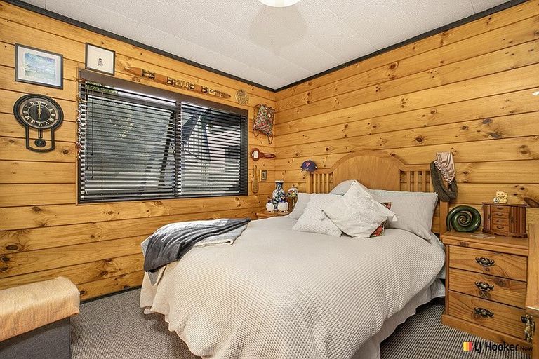 Photo of property in 5 Hadley Wood Drive, Wattle Downs, Auckland, 2103