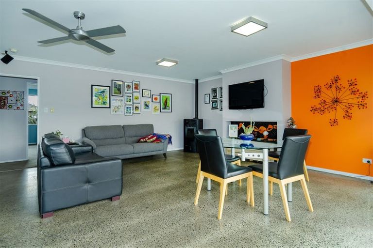 Photo of property in 79 Acacia Avenue, Rangiora, 7400