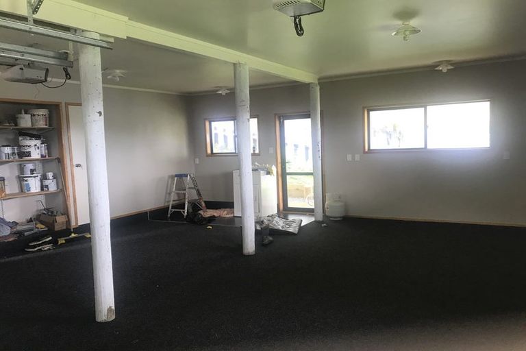 Photo of property in 123 Luckens Road, West Harbour, Auckland, 0618