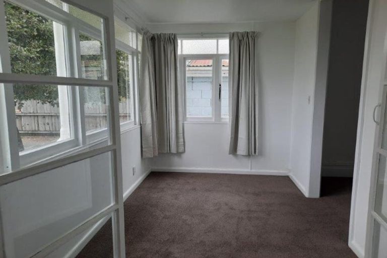 Photo of property in 56 Aikmans Road, Merivale, Christchurch, 8014