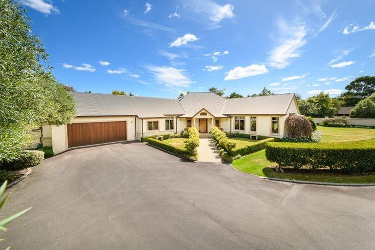 Photo of property in 5 Waicola Drive, Fitzherbert, Palmerston North, 4471