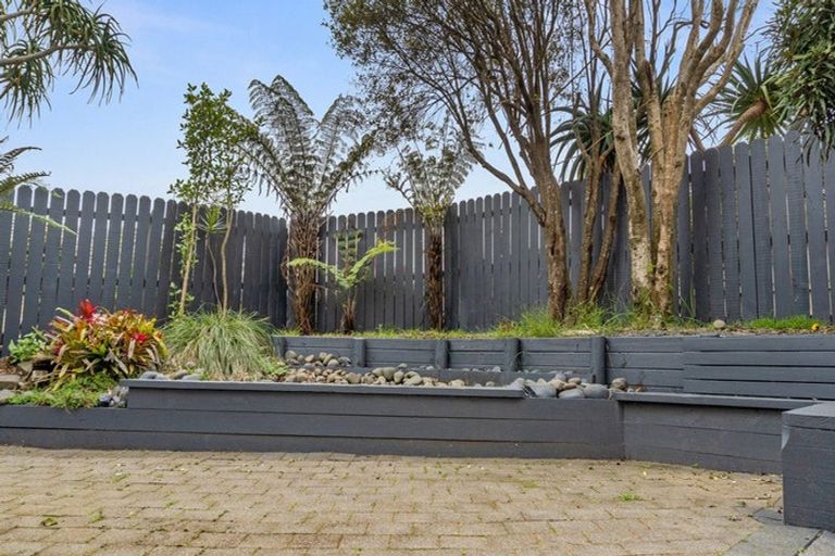 Photo of property in 6 Chadlington Avenue, Henderson, Auckland, 0612