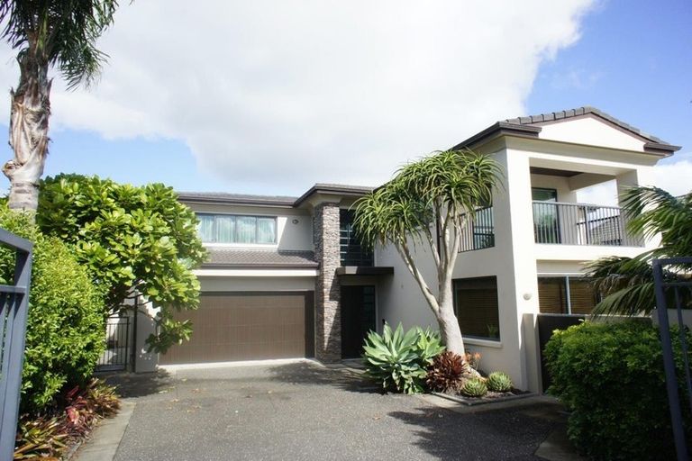 Photo of property in 3 Courtneys, West Harbour, Auckland, 0618