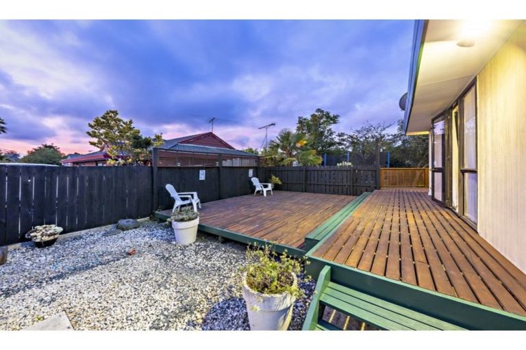 Photo of property in 18 Horlicks Place, Randwick Park, Auckland, 2105