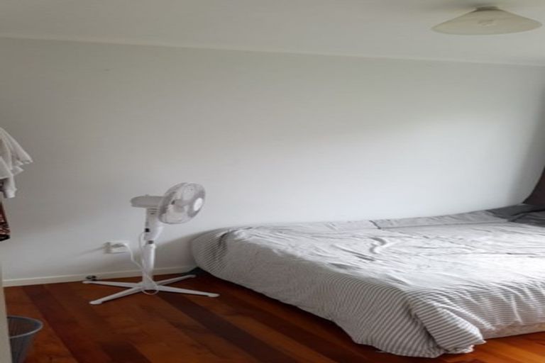 Photo of property in 10 Harding Avenue, Te Atatu South, Auckland, 0610