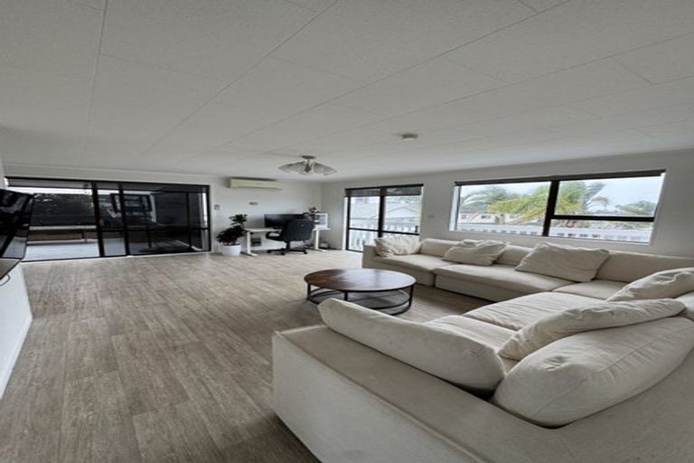 Photo of property in 36 Albatross Road, Red Beach, 0932