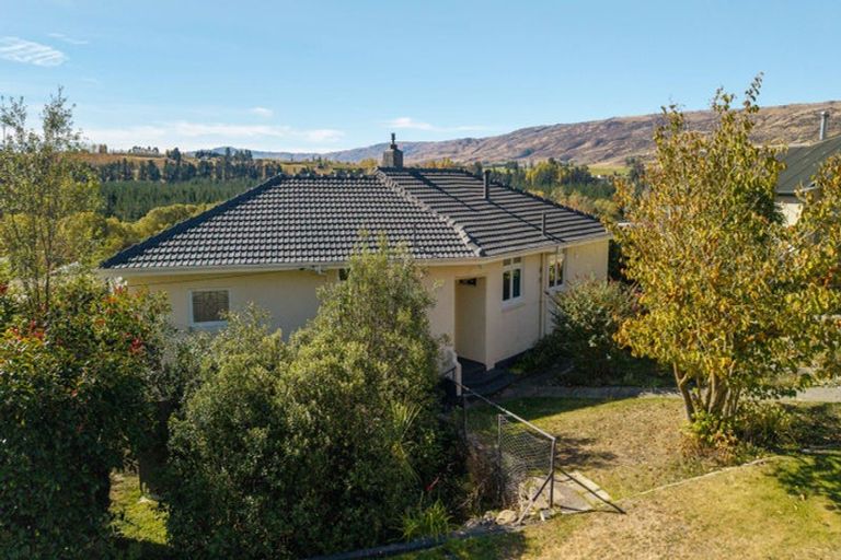 Photo of property in 34 Branxholm Street, Roxburgh, 9500