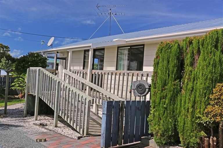 Photo of property in 2 Dalton Road, Snells Beach, 0920