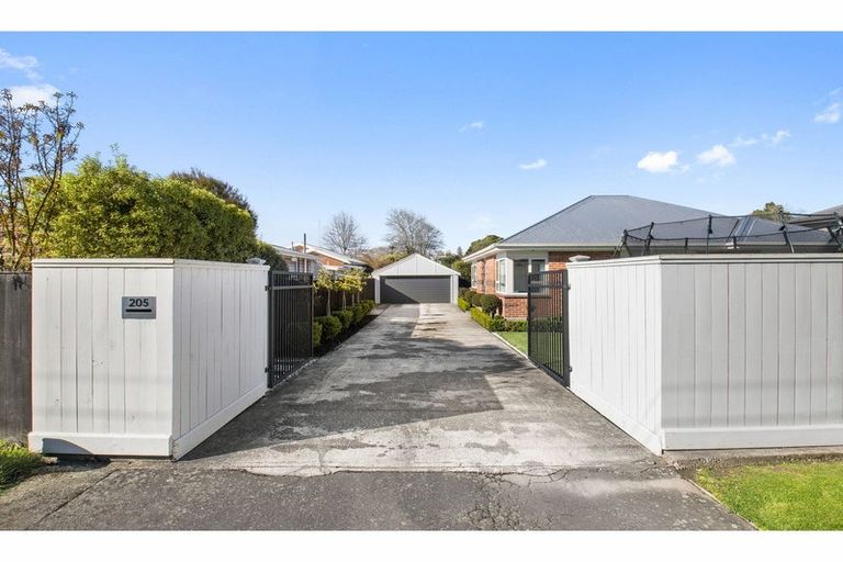 Photo of property in 205 Centaurus Road, Saint Martins, Christchurch, 8022