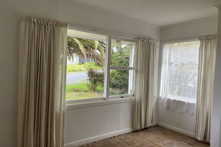 Photo of property in 61 Lyons Avenue, Murrays Bay, Auckland, 0630