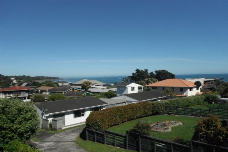 Photo of property in 16 Pitcairn Street, Oakura, 4314