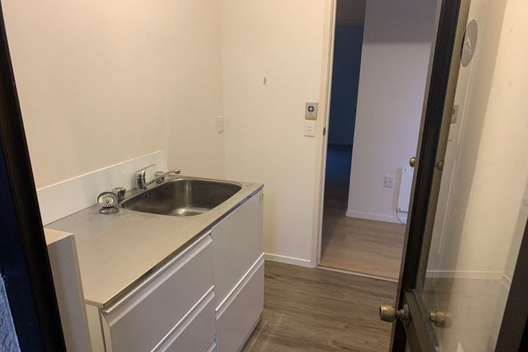 Photo of property in 1/3 Fayette Place, Te Atatu South, Auckland, 0610