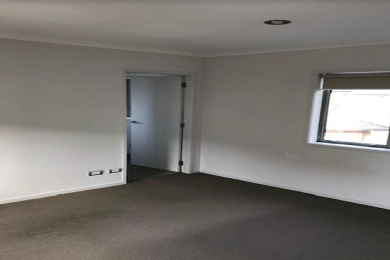 Photo of property in 75a Fields Parade, Oteha, Auckland, 0632