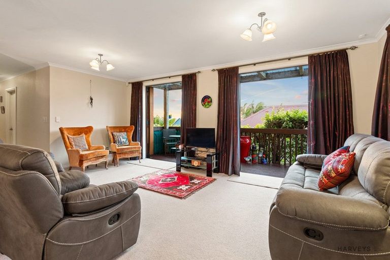 Photo of property in 6 View Ridge Drive, Ranui, Auckland, 0612