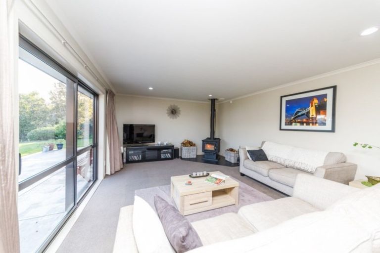 Photo of property in 17 Cemetery Road, Sanson, Palmerston North, 4479