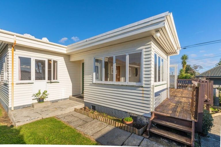 Photo of property in 22 Moana Road, Paraparaumu, 5032