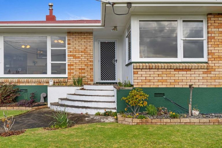 Photo of property in 80 Sutherland Road, Brookfield, Tauranga, 3110